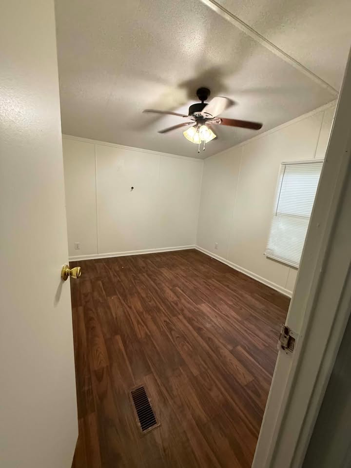 550 O'Quinn,Pollok,Texas 75969,3 Rooms Rooms,2 BathroomsBathrooms,House,O'Quinn,1296